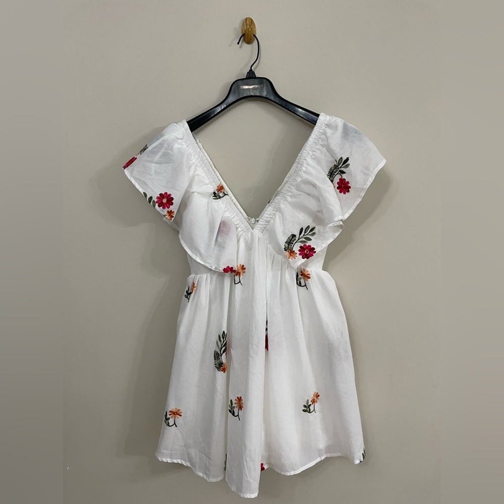 Lulus  White Embroidered Flutter Sleeve Mini Dress NWT Size M Medium - Picture 3 of 8